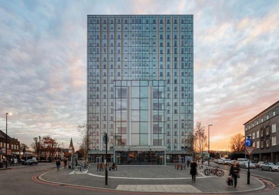 Sleep 7 20 Mins From London Waterloo Bp8 Apartment Bagian luar foto
