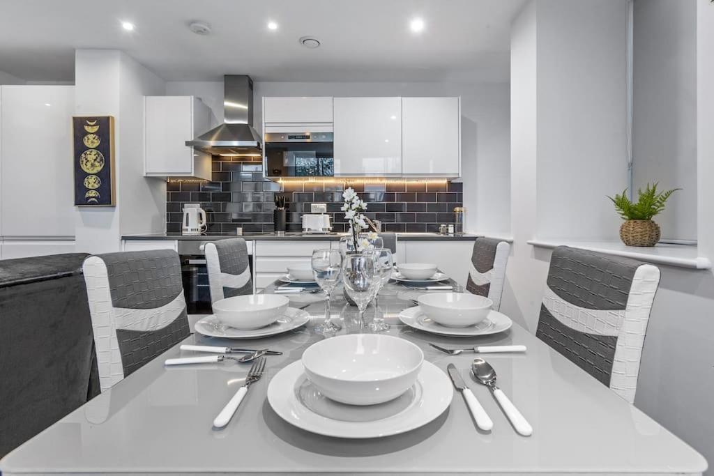 Sleep 7 20 Mins From London Waterloo Bp8 Apartment Bagian luar foto
